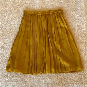 Banana Republic Pleated mustard yellow skirt